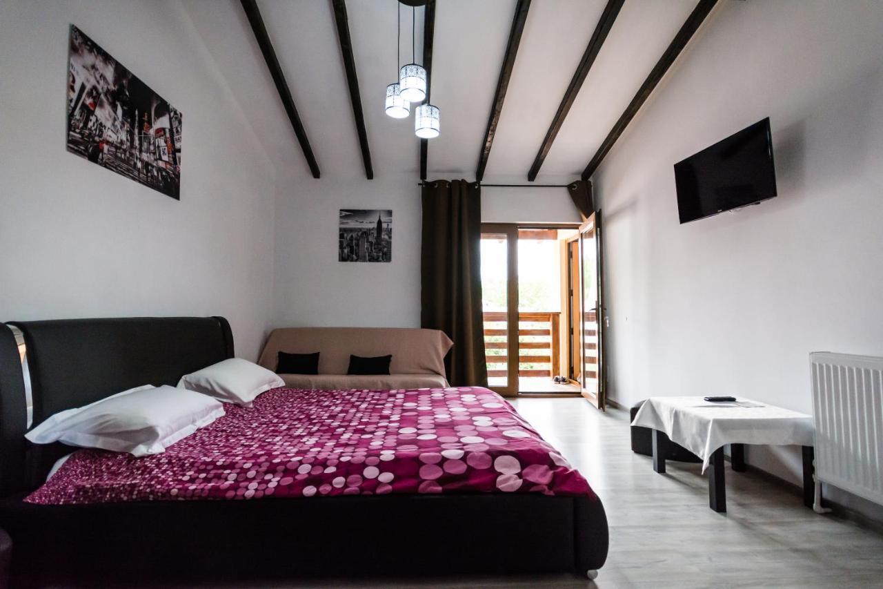 Casa Cu Muri Tîrgu Ocna Esterno foto