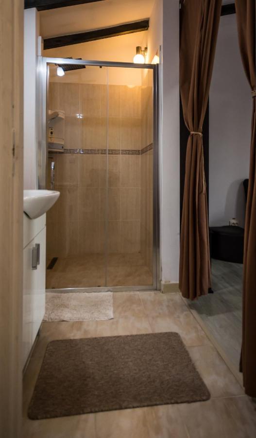 Casa Cu Muri Tîrgu Ocna Esterno foto
