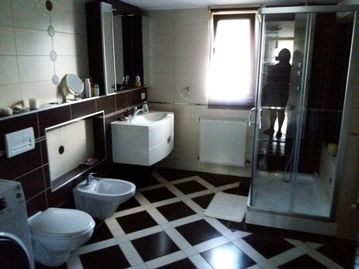 Casa Cu Muri Tîrgu Ocna Esterno foto
