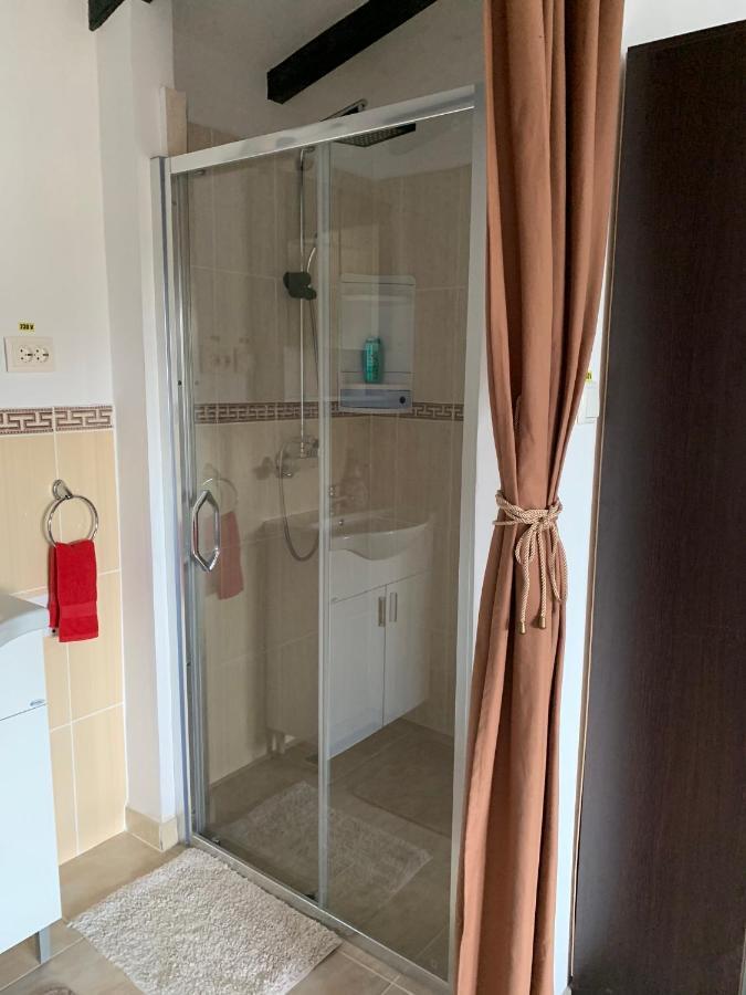 Casa Cu Muri Tîrgu Ocna Esterno foto