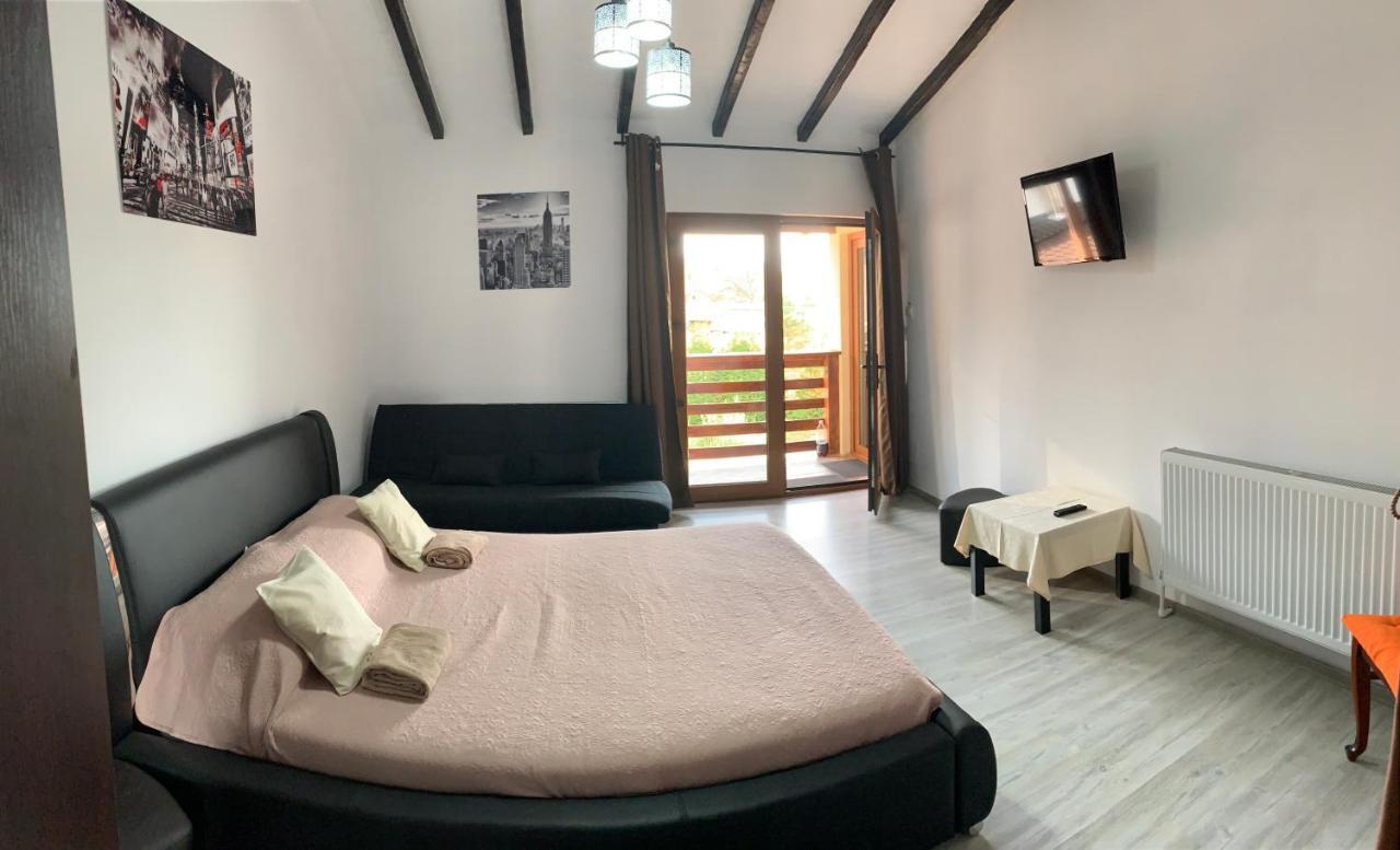 Casa Cu Muri Tîrgu Ocna Esterno foto